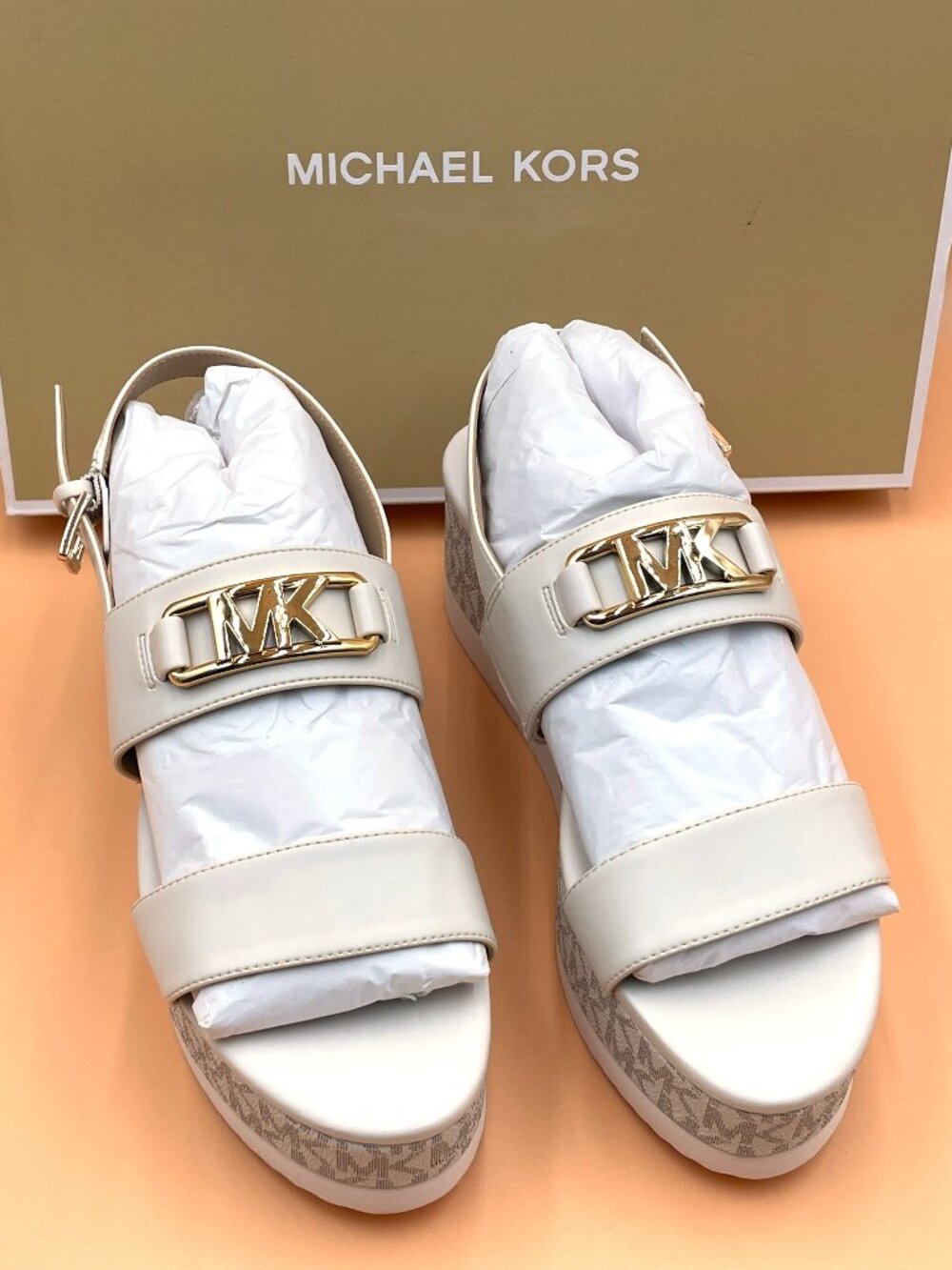 NWT Michael Kors Camila Flatform Sandals Cream 8.5M Gold Logo